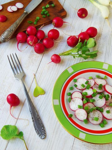Radish and Green Apple Salad